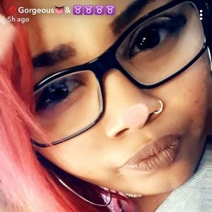 Meet your Posher, Denisha